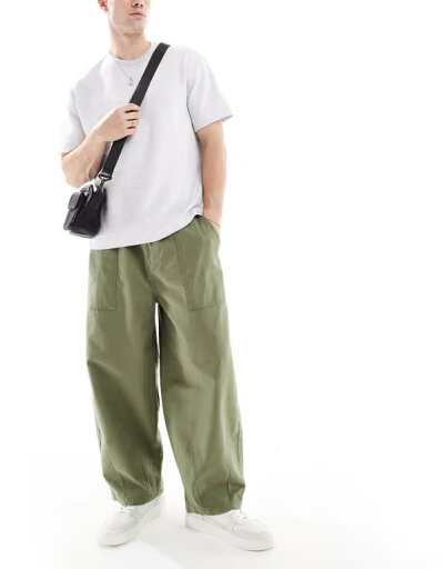 【送料無料】 コットンオン メンズ カジュアルパンツ ボトムス Cotton On super baggy balloon pants in military green Military Green 【送料無料】 コットンオン メンズ カジュアルパンツ ボトムス Cotton On super baggy balloon pants in military green Military Green