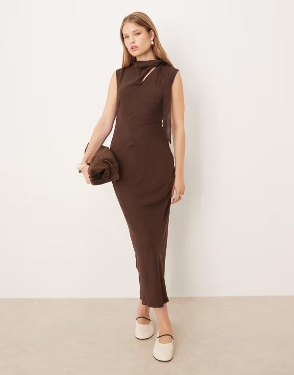エイソス レディース トップス ワンピース シフォン マキシワンピース マキシ ASOS DESIGN chiffon tie neck maxi dress in chocolate Chocolate チョコレート