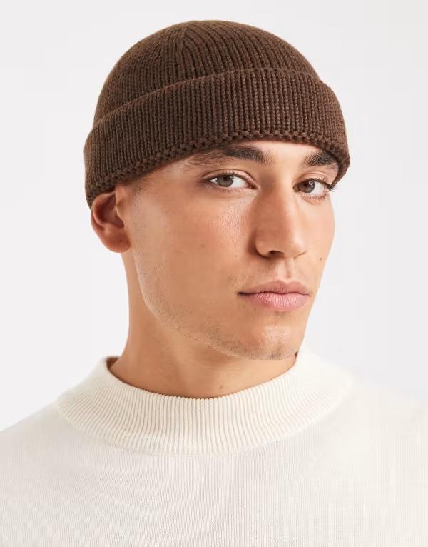 エイソス メンズ アクセサリー 帽子 ミニ ニット ASOS DESIGN knitted rib mini fisherman beanie in chocolate Chocolate チョコレート