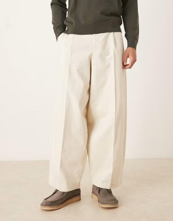 【送料無料】 エイソス メンズ カジュアルパンツ ボトムス ASOS DESIGN 100% cotton extreme tapered dress pants with front pleats in cream ECRU
