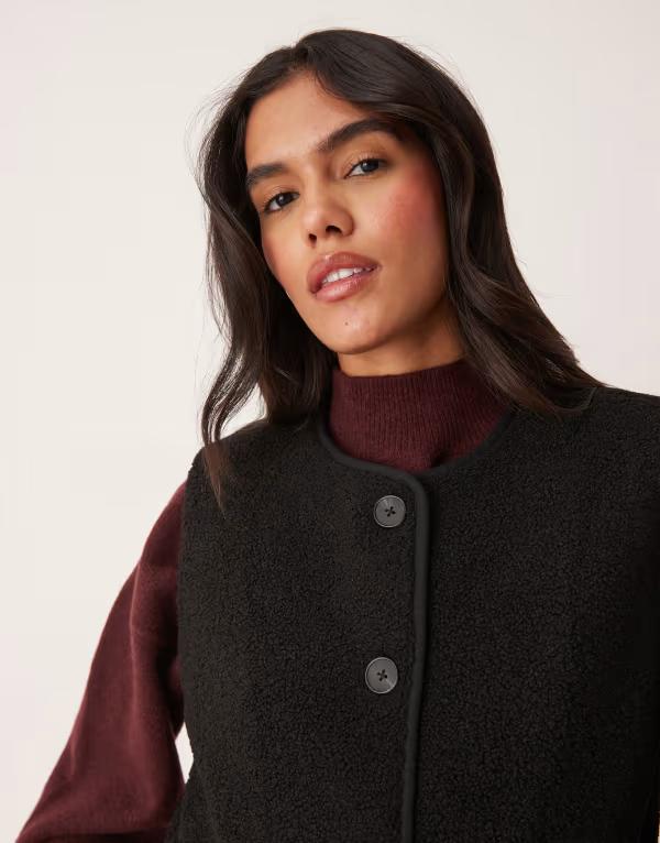 【送料無料】 ノーバディーズ チャイルド レディース ジャケット・ブルゾン アウター Nobody's Child button up teddy vest in black Black