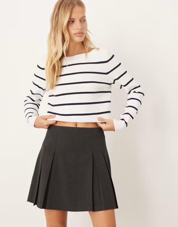 ReVida 楽天市場店のマンゴ レディース ボトムス スカート プリーツ ミニ Mango pleated mini skirt Gray グレー｜アングル2