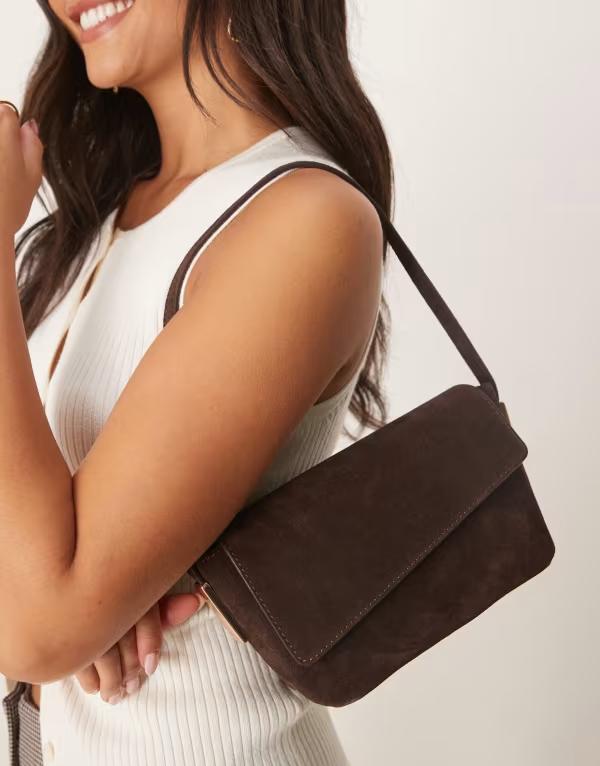 エイソス レディース バッグ ショルダーバッグ アシンメトリー スエード ASOS DESIGN suede asymmetric flap shoulder bag with strap hardware in chocolate Chocolate チョコレート