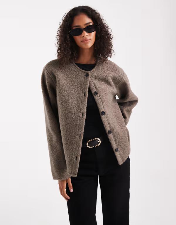 ピーシーズ レディース アウター ジャケット・ブルゾン ジャケット Pieces short teddy jacket in chocolate Hot fudge ブラウン