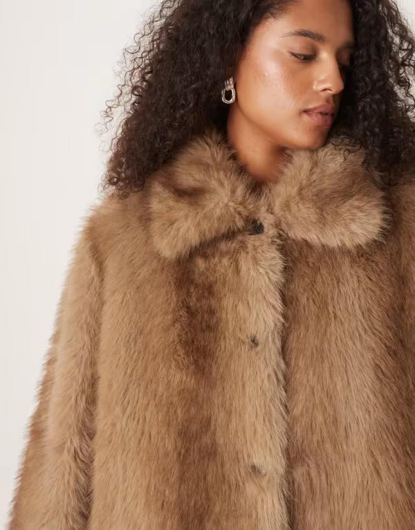 【送料無料】 エイソス レディース コート アウター ASOS DESIGN Curve longline tipped faux fur car coat in brown Brown