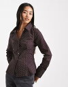 【送料無料】 ミスセルフフリッジ レディース シャツ トップス Miss Selfridge poplin fitted shirt in chocolate polka dot Chocolate Polka Dot