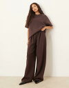【送料無料】 エイソス レディース カジュアルパンツ ボトムス ASOS DESIGN interlock wide leg sweatpants with pocket detail in chocolate Chocolate