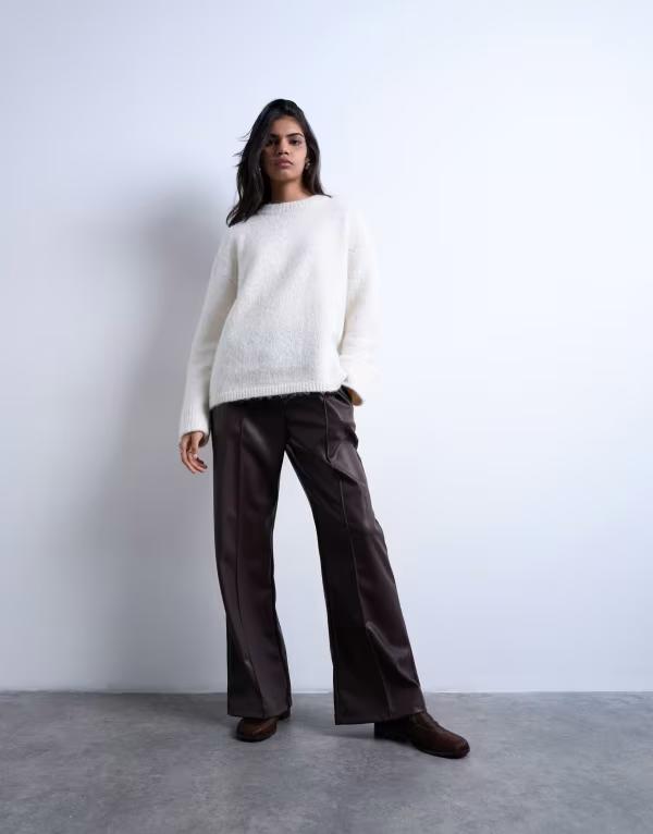 トップショップ レディース ボトムス カジュアルパンツ ワイドレッグ パンツ スウェットパンツ レザー フェイクレザー Topshop faux leather wide leg sweatpants with pinseam detail in chocolate Choc チョコレート