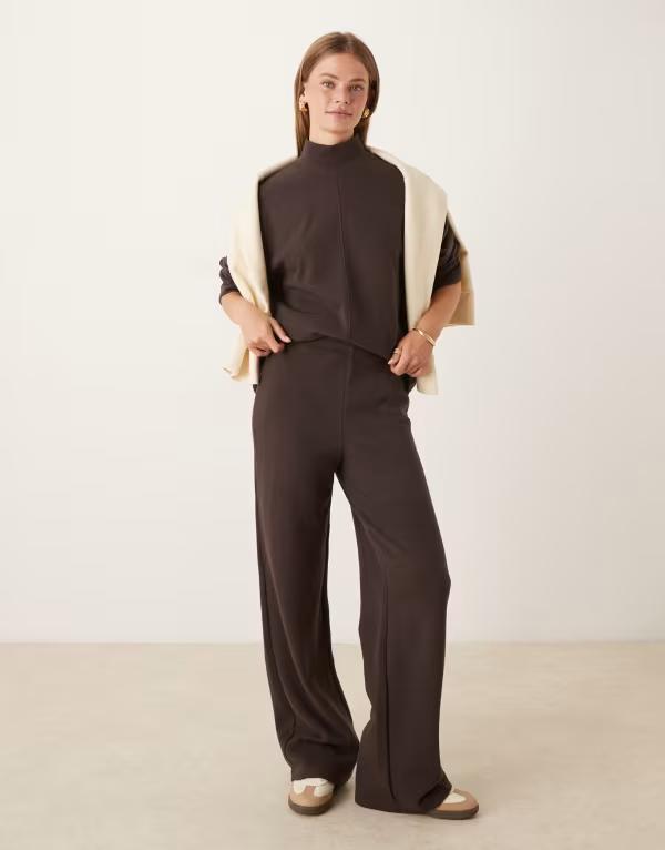 エイソス レディース ボトムス カジュアルパンツ ワイドレッグ パンツ スウェットパンツ ASOS DESIGN super soft wide leg sweatpants in chocolate - part of a set Chocolate チョコレート