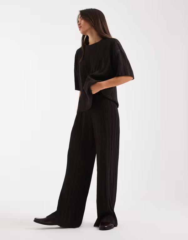 オンリー レディース ボトムス カジュアルパンツ ワイドレッグ パンツ ONLY plisse wide leg pants in chocolate brown - part of a set BROWN ブラウン