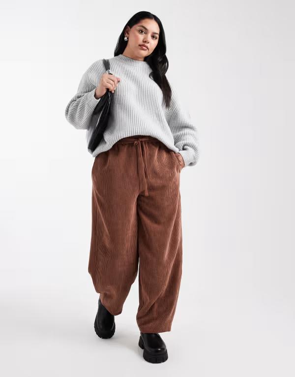 エイソス レディース ボトムス カジュアルパンツ コーデュロイ パンツ ASOS DESIGN Curve pull-on barrel leg corduroy pants in chocolate Chocolate チョコレート