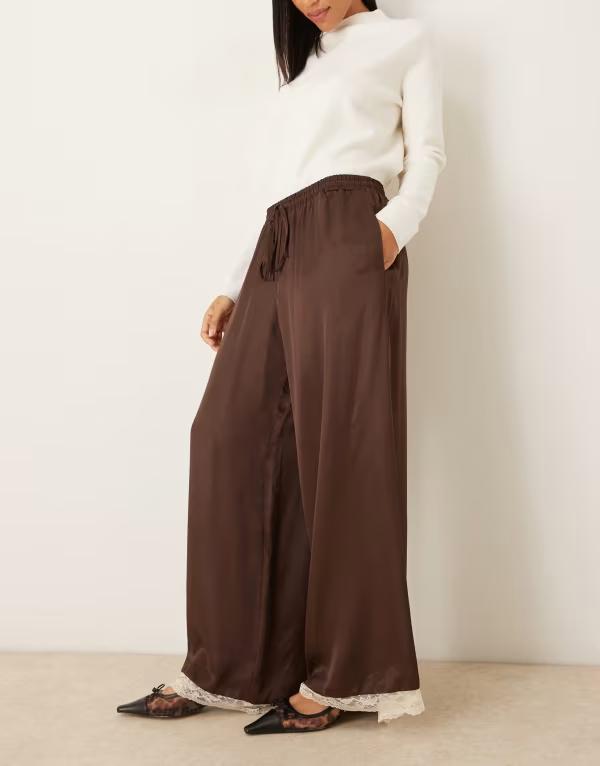 エイソス レディース ボトムス カジュアルパンツ ワイドレッグ レーストリム パンツ サテン レース ASOS DESIGN satin wide leg pants with lace trim in chocolate Chocolate チョコレート