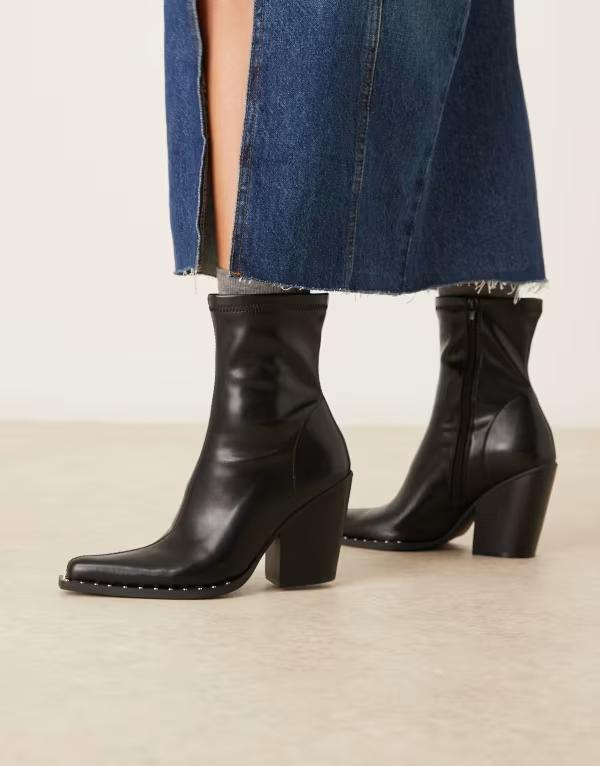 ■靴サイズ EU | US | JP 34 | 4 | 21cm 35 | 5 | 22cm 36 | 6 | 23cm 37 | 7 | 24cm 38 | 8 | 25cm 39 | 9 | 26cm ■ブランド ASOS DESIGN (エイソス)■商品名 ASOS DESIGN Wide Fit Emrys western sock ankle boots in black■商品は海外よりお取り寄せの商品となりますので、お届けまで10日-3週間前後お時間頂いております。 ■ブランド・商品・デザインによって大きな差異がある場合があります。 ■あくまで平均的なサイズ表ですので「目安」として参考にしてください。 ■お届けの商品は1枚目のお写真となります。色展開がある場合、2枚目以降は参考画像となる場合がございます。 ■只今、一部を除くすべて商品につきまして、期間限定で送料無料となります。 ※沖縄・離島・一部地域は追加送料(3,300円)が掛かります。