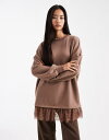 【送料無料】 ミスセルフフリッジ レディース ニット・セーター アウター Miss Selfridge oversized sweatshirt with lace hem Chocolate