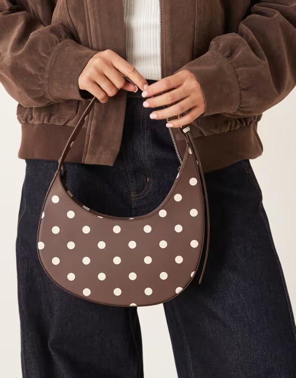 エイソス レディース バッグ ショルダーバッグ ドット柄 アシンメトリー ドット ASOS DESIGN polka dot asymmetric scoop shoulder bag with buckle detail in chocolate Chocolate Polka Dot チョコレート