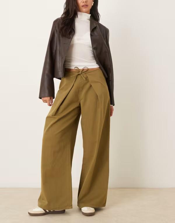エイソス レディース ボトムス カジュアルパンツ パンツ ASOS DESIGN paper touch pants with fold over tie front in olive Olive オリーブ