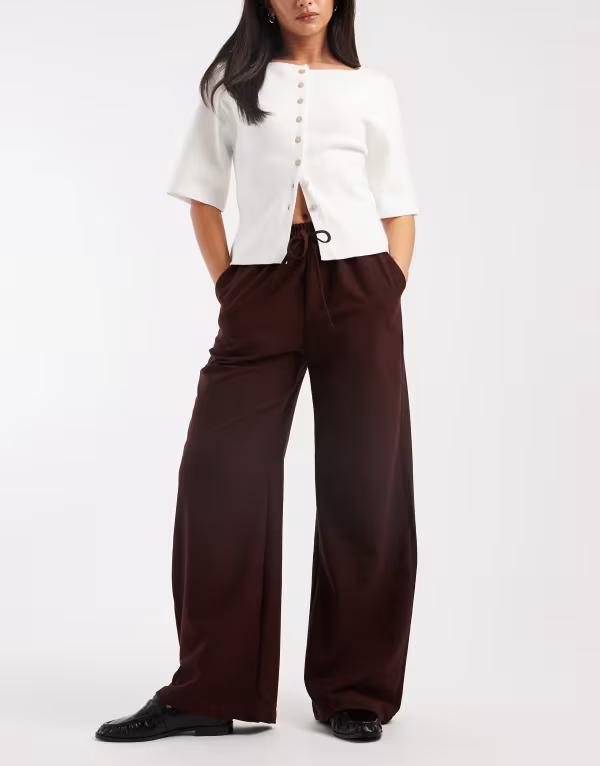 ミスセルフフリッジ レディース ボトムス カジュアルパンツ ワイドレッグ パンツ Miss Selfridge tailored wide leg pants in chocolate Chocolate チョコレート