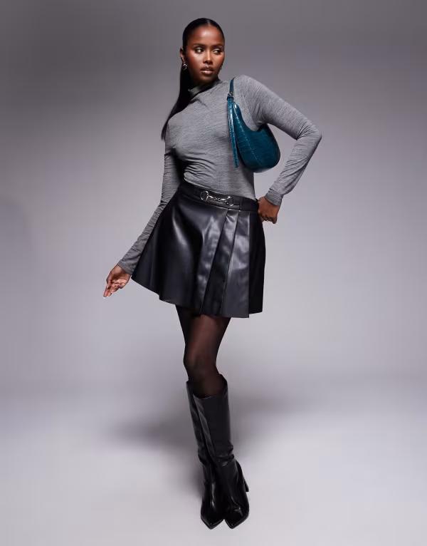 リバーアイランド レディース ボトムス スカート プリーツ ミニ レザー フェイクレザー River Island faux leather snaffle metal detail pleated mini skirt Black ブラック