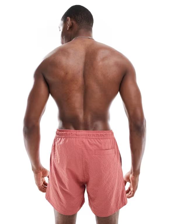 オンリーアンドサンズ メンズ 水着 ハーフパンツ・ショーツ ショートパンツ ONLY & SONSeersucker swim shorts in dark Dusty cedar ピンク