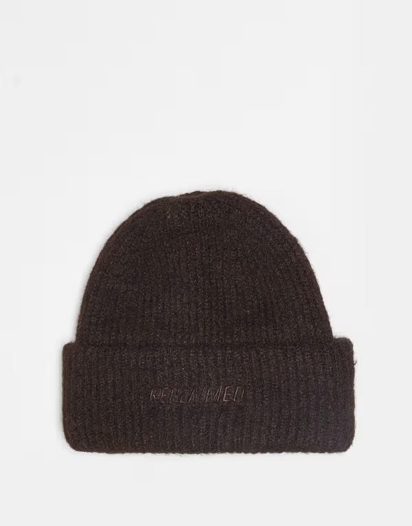リクレイム ヴィンテージ レディース アクセサリー 帽子 Reclaimed Vintage unisex beanie with branding in chocolate BROWN ブラウン