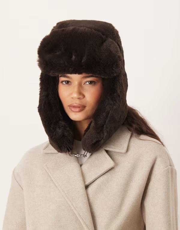 エイソス レディース アクセサリー 帽子 ASOS DESIGN faux fur trapper hat in chocolate チョコレート