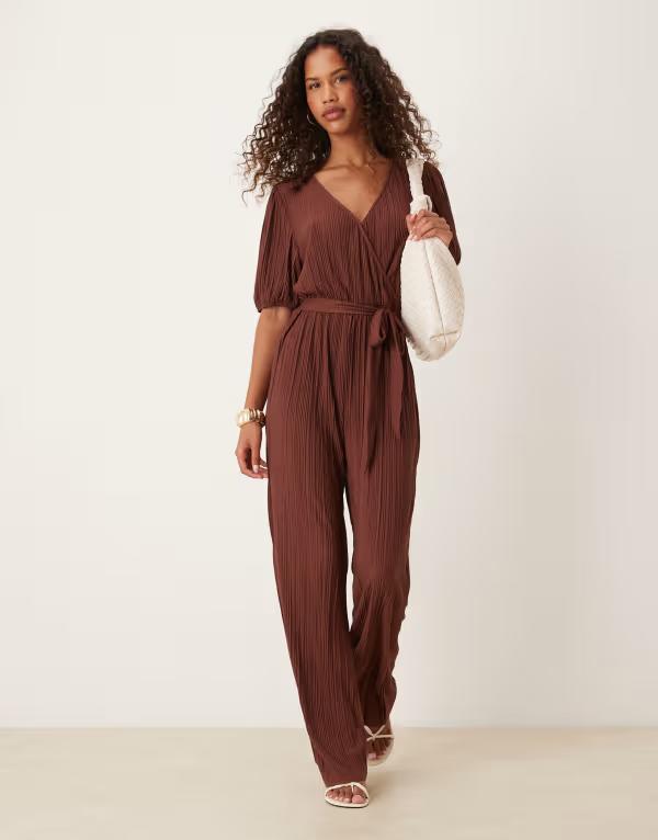 ヴィラ レディース トップス ジャンプスーツ VILA plisse wrap front jumpsuit in chocolate チョコレ..
