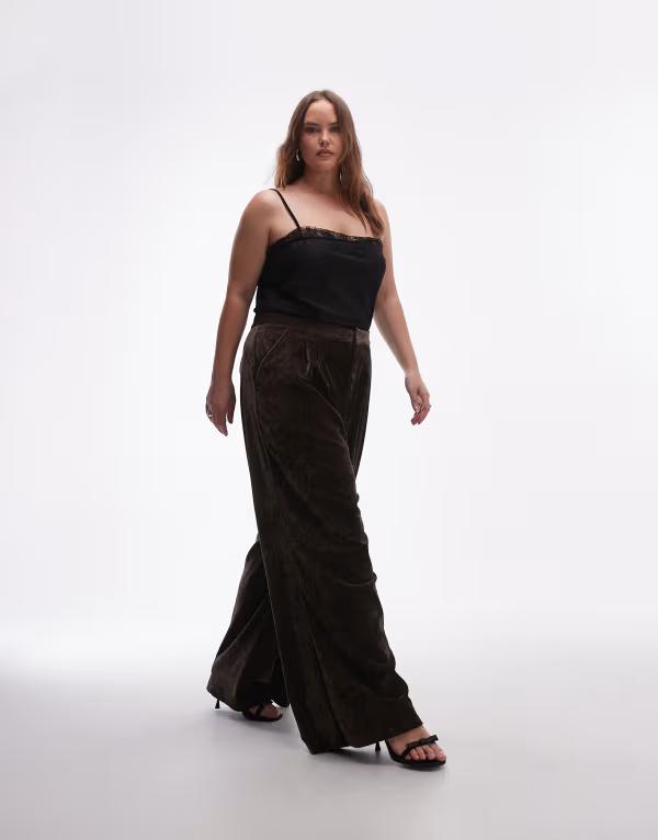 エイソス レディース ボトムス カジュアルパンツ ワイドレッグ ベルベット ASOS Curve ASOS DESIGN Curve textured velvetailored wide leg pants in chocolate チョコレート
