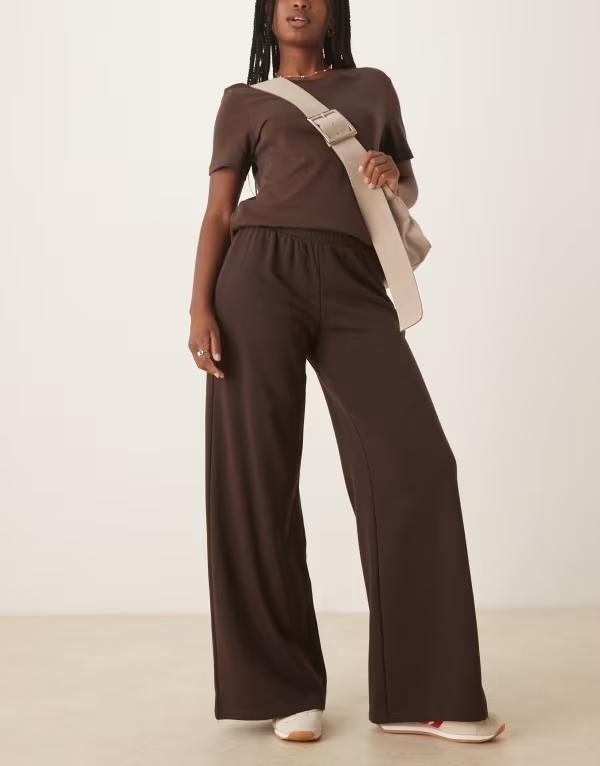 エイソス レディース ボトムス カジュアルパンツ ワイドレッグ ローライズ スウェットパンツ ASOS DESIGN extreme wide leg low rise sweatpants in dark CHOCOLATE BROWN ブラウン