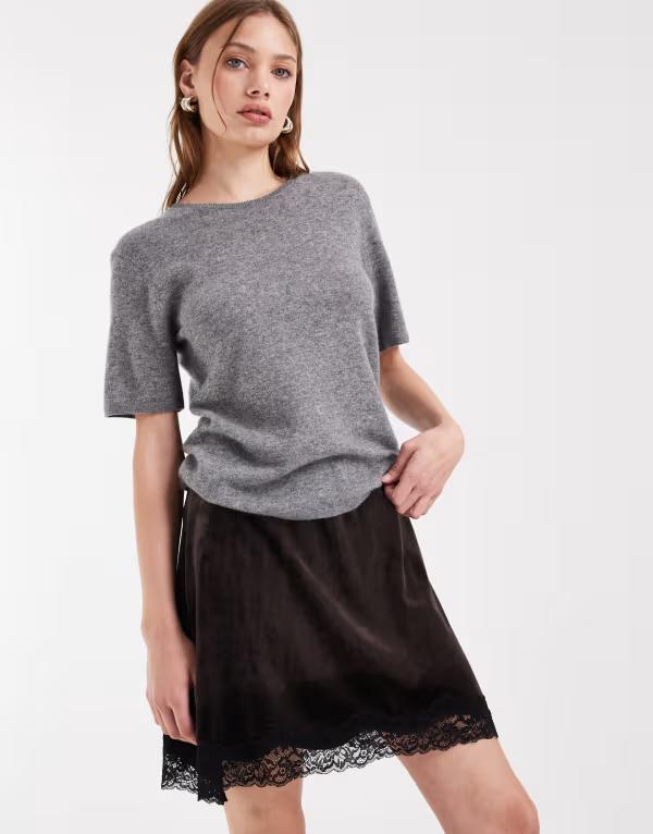 エイソス レディース ボトムスカート ミニ ベルベット レース ASOS DESIGN velvet mini skirt with lace hem in chocolate チョコレート
