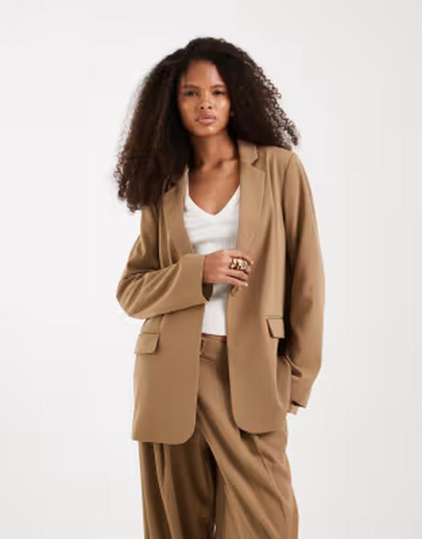 ヴェロモーダ レディース アウター ジャケット・ブルゾン オープンバック ブレザー Vero Moda loose fit open back detail blazer mix & match part of a set Kelp ベージュ