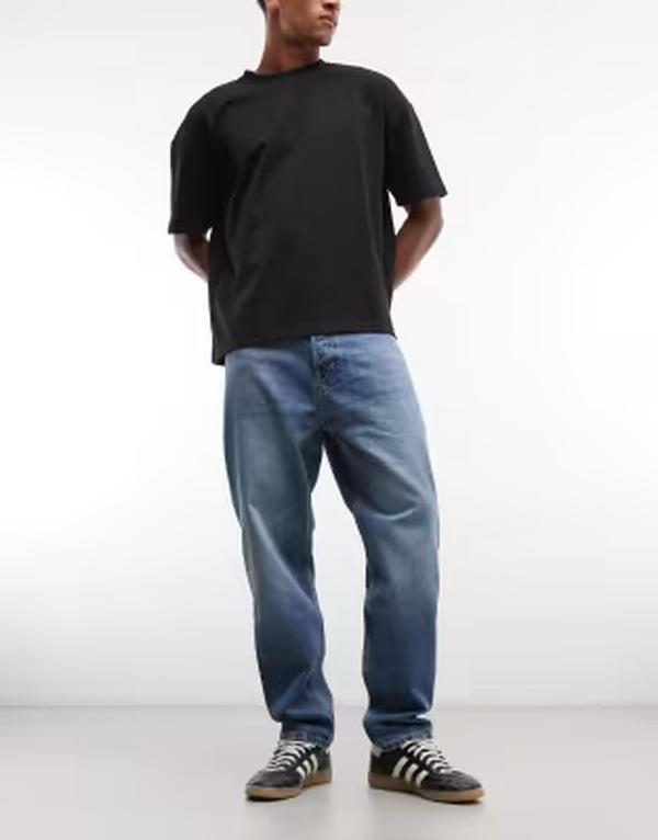 ウィークデイ メンズ ボトムス デニムパンツ ジーンズ Weekday relaxed tapered jeans in midwash Radio blue ブルー