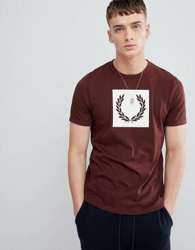 フレッドペリー メンズ Tシャツ トップス Fred Perry laurel wreath print t-shirt in burgundy Red