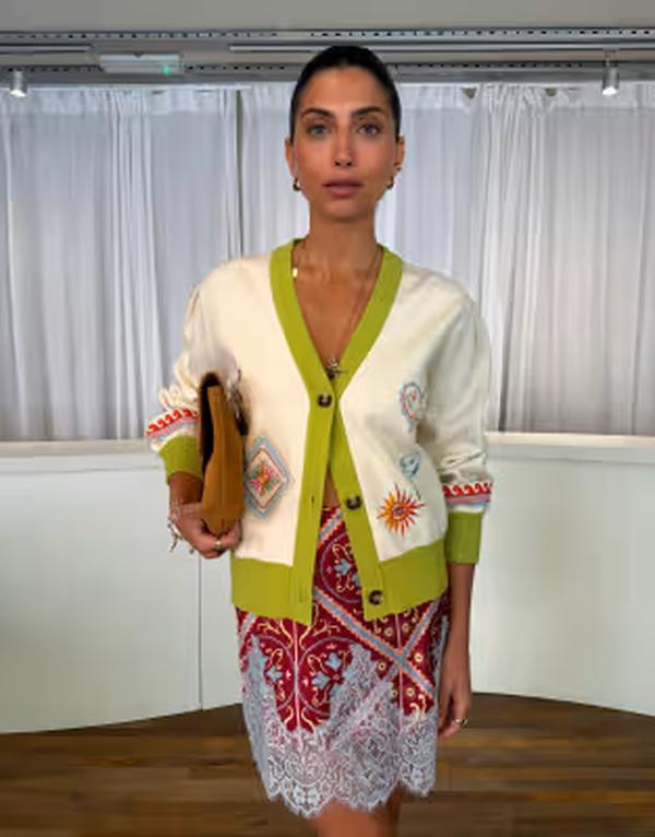 ネバーフリードレスド レディース アウター カーディガン Vネック ボタンダウン 刺繍 ニット Never Fully Dressed V-neck button down embroide red knit cardigan in cream and multi マルチカラー