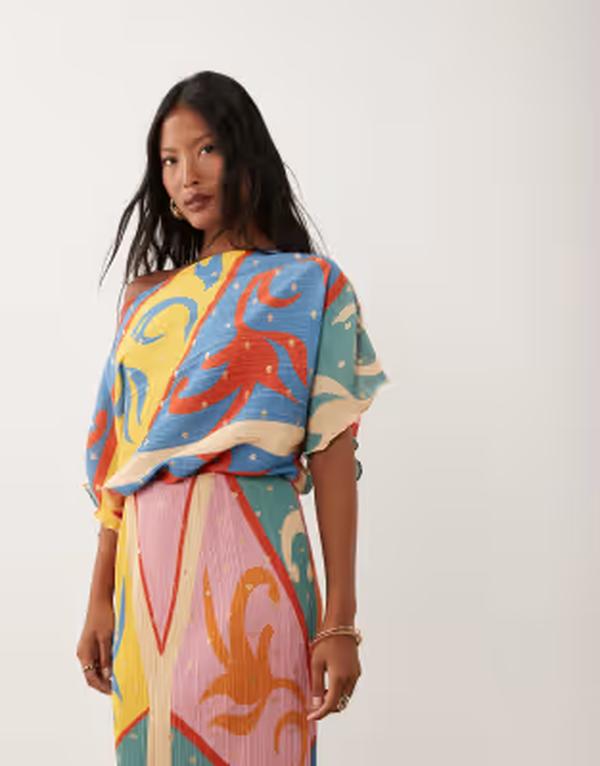 ネバーフリードレスド レディース トップス ワンピース プチ プリント マキシ Never Fully Dressed Petite Tilly off shoulder plisse maxi dress in kaleidoscope print Multi マルチカラー