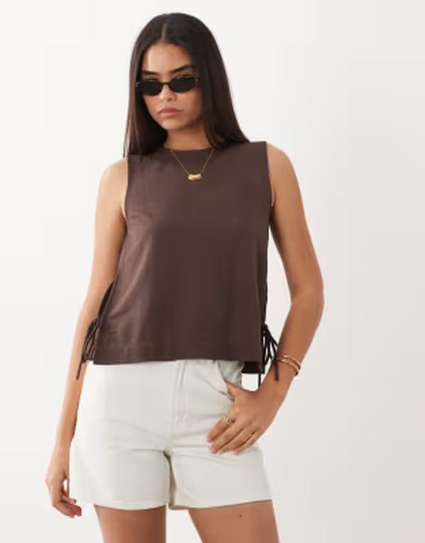 ジェイディーワイ レディース トップス ベスト JDY bow details top in chocolate BROWN ブラウン