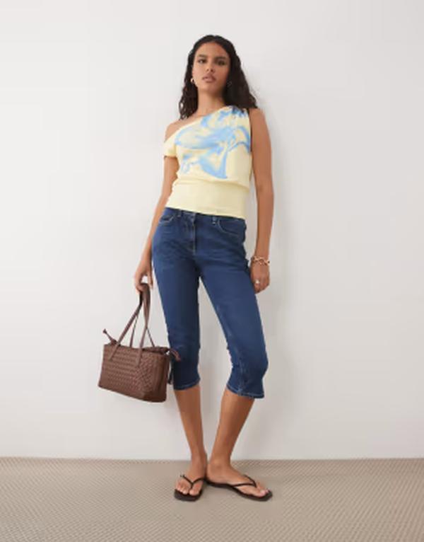 エイソス レディース トップス Tシャツ ウエストマーク グラフィック ASOS DESIGN off shoulder cinched waistop with lily flower graphic in buttermilk