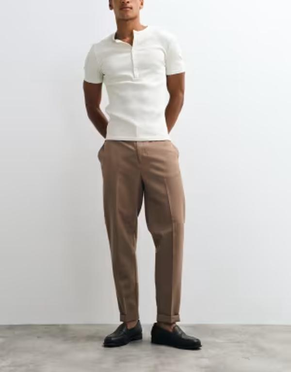 エイソス メンズ ボトムス カジュアルパンツ ASOS DESIGN smartape red pants with elastic waist and cuffed hem BROWN ブラウン