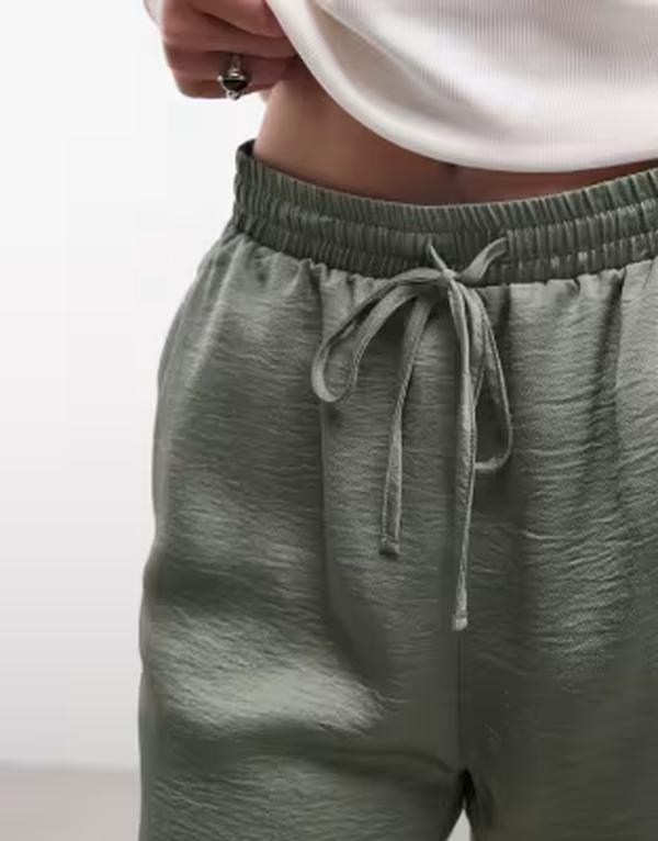 エイソス レディース ボトムス ハーフパンツ・ショーツ ショートパンツ サテン ASOS DESIGN satin shorts Blue/green ブルー