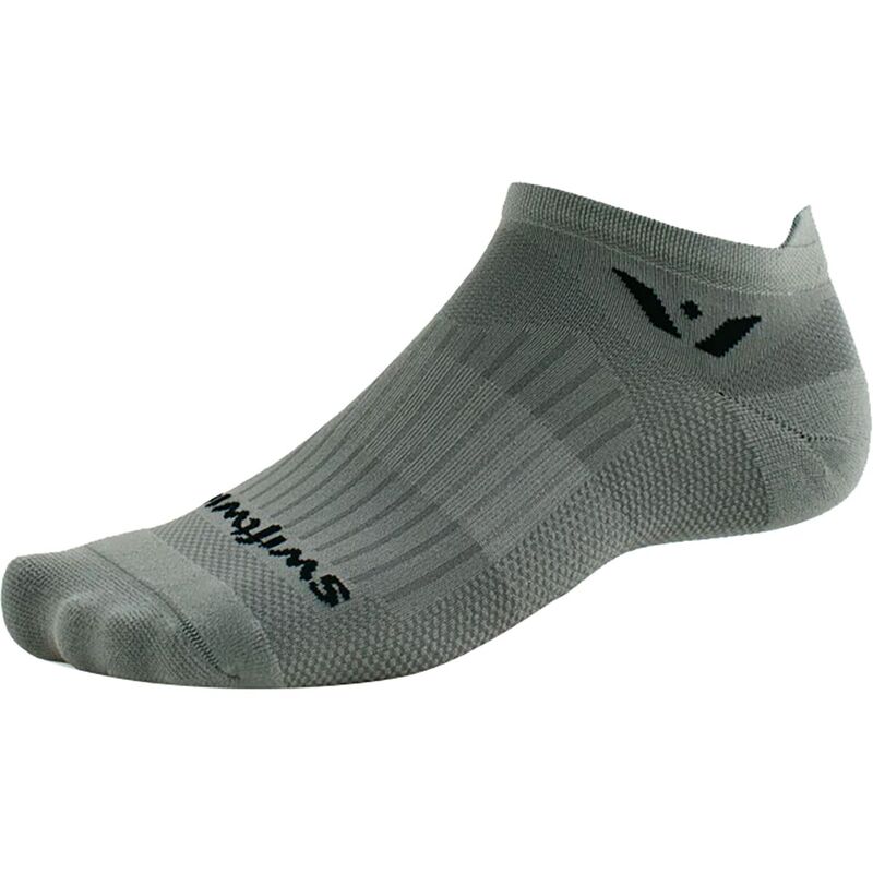 ■ブランド Swiftwick (スィフトウィック)■商品名 Aspire No Show Tab Sock■商品は海外よりお取り寄せの商品となりますので、お届けまで2-3週間前後お時間頂いております。 ■ブランド・商品・デザインによって大きな差異がある場合があります。 ■あくまで平均的なサイズ表ですので「目安」として参考にしてください。 ■お届けの商品は1枚目のお写真となります。色展開がある場合、2枚目以降は参考画像となる場合がございます。 ■只今、一部を除くすべて商品につきまして、期間限定で送料無料となります。 ※沖縄・離島・一部地域は追加送料(3,300円)が掛かります。