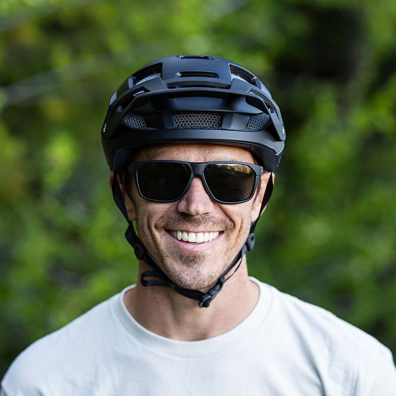 【送料無料】 スミス メンズ サングラス・アイウェア アクセサリー Leadout Pivlock Polarized Sunglasses White/ChromaPop Black