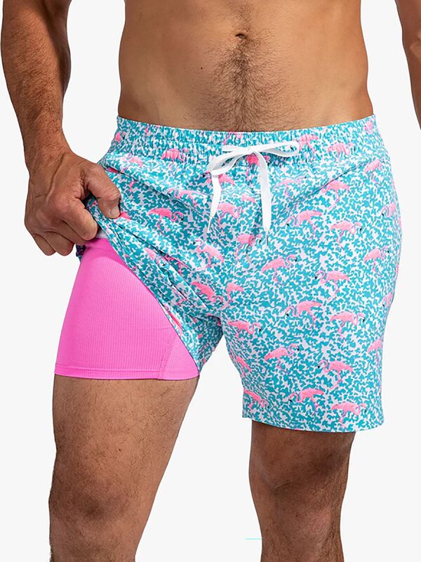【送料無料】 チャビーズ メンズ ハーフパンツ・ショーツ 水着 chubbies Men's Classic Lined 5.5" Swim Trunks Domingo Flamingo