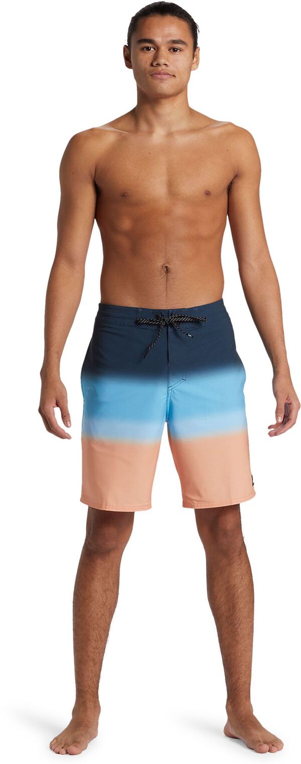 【送料無料】 クイックシルバー メンズ ハーフパンツ・ショーツ 水着 Quiksilver Men's Simmer Street 19 in. Boardshorts Blue Shadow