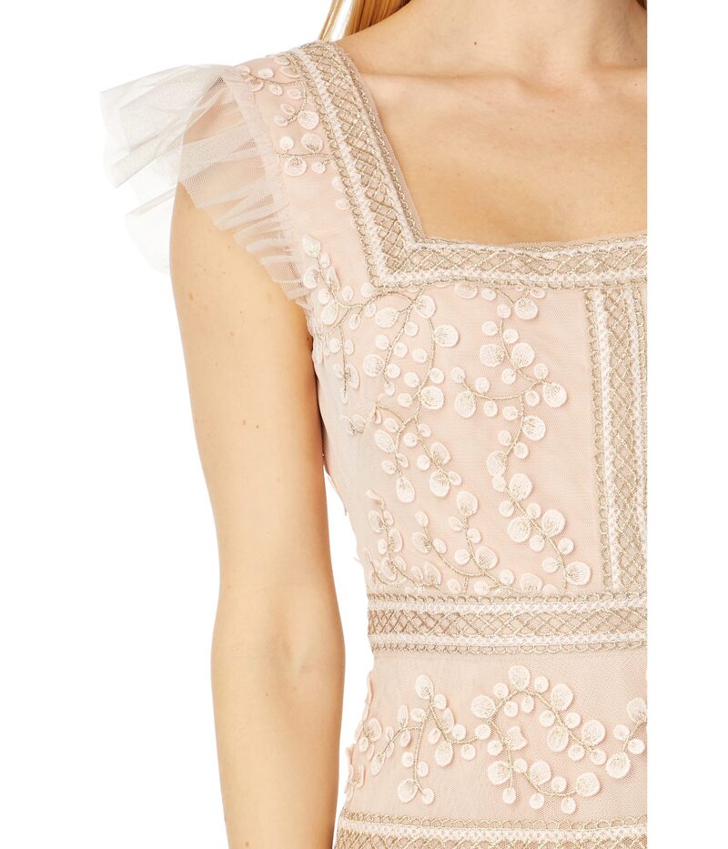 【送料無料】 ビーシービージーマックスアズリア レディース ワンピース トップス Floral Embroidered Ruffle Dress Bare Pink