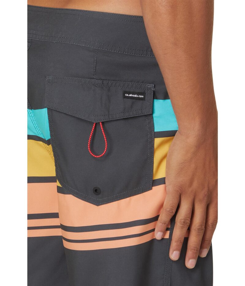 【送料無料】 クイックシルバー メンズ ハーフパンツ・ショーツ 水着 Everyday Stripe 19" Boardshorts Swim Trunk Tarmac