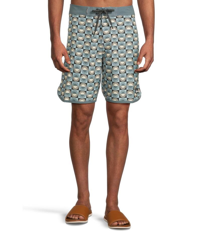【送料無料】 クイックシルバー メンズ ハーフパンツ・ショーツ 水着 Surfsilk Scallop 19 BoardShorts Jade Grey