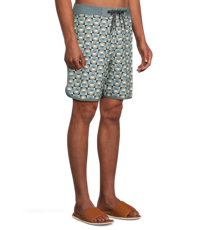 【送料無料】 クイックシルバー メンズ ハーフパンツ・ショーツ 水着 Surfsilk Scallop 19 BoardShorts Jade Grey