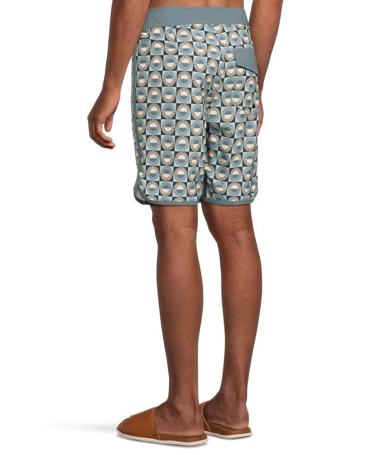 【送料無料】 クイックシルバー メンズ ハーフパンツ・ショーツ 水着 Surfsilk Scallop 19 BoardShorts Jade Grey