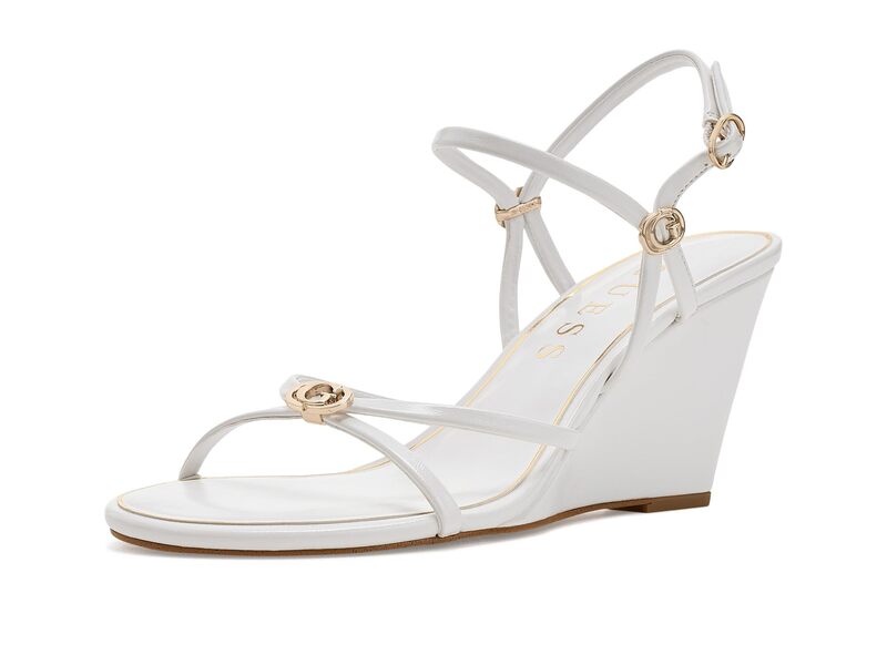 ■靴サイズ EU | US | JP 34 | 4 | 21cm 35 | 5 | 22cm 36 | 6 | 23cm 37 | 7 | 24cm 38 | 8 | 25cm 39 | 9 | 26cm ■ブランド GUESS (ゲス)■商品名 Devve■商品は海外よりお取り寄せの商品となりますので、お届けまで10日-3週間前後お時間頂いております。 ■ブランド・商品・デザインによって大きな差異がある場合があります。 ■あくまで平均的なサイズ表ですので「目安」として参考にしてください。 ■お届けの商品は1枚目のお写真となります。色展開がある場合、2枚目以降は参考画像となる場合がございます。 ■只今、一部を除くすべて商品につきまして、期間限定で送料無料となります。 ■スマートフォンで商品を見ているお客様につきまして、商品ページに御座います「かごに追加」のボタンを押して頂きますと、お取り寄せが可能なサイズが選択できます。 ※沖縄・離島・一部地域は追加送料(3,300円)が掛かります。