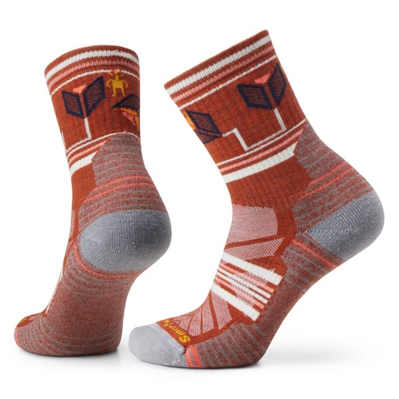 楽天ReVida 楽天市場店【送料無料】 スマートウール レディース 靴下 アンダーウェア Smartwool Hike Light Cushion Castle Peak Pattern Mid Crew Socks - Women's Picante