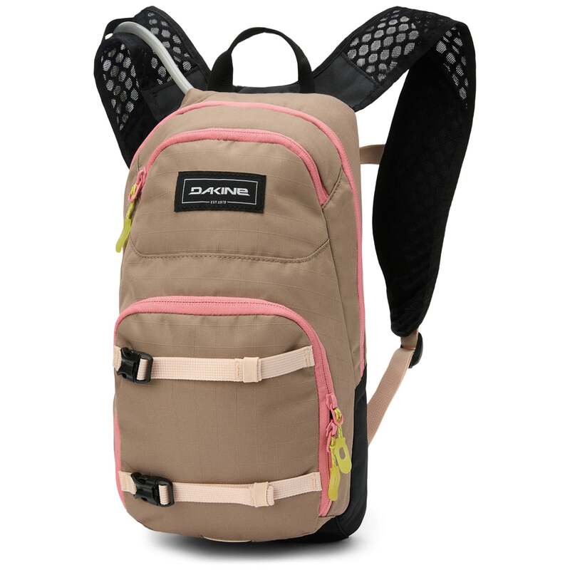 ■ブランド Dakine (ダカイン)■商品名 Dakine Session 6L Hydration Pack - Kids'■商品は海外よりお取り寄せの商品となりますので、お届けまで10日-3週間前後お時間頂いております。 ■ブランド・商品・デザインによって大きな差異がある場合があります。 ■あくまで平均的なサイズ表ですので「目安」として参考にしてください。 ■お届けの商品は1枚目のお写真となります。色展開がある場合、2枚目以降は参考画像となる場合がございます。 ■只今、一部を除くすべて商品につきまして、期間限定で送料無料となります。 ■スマートフォンで商品を見ているお客様につきまして、商品ページに御座います「かごに追加」のボタンを押して頂きますと、お取り寄せが可能なサイズが選択できます。 ※沖縄・離島・一部地域は追加送料(3,300円)が掛かります。